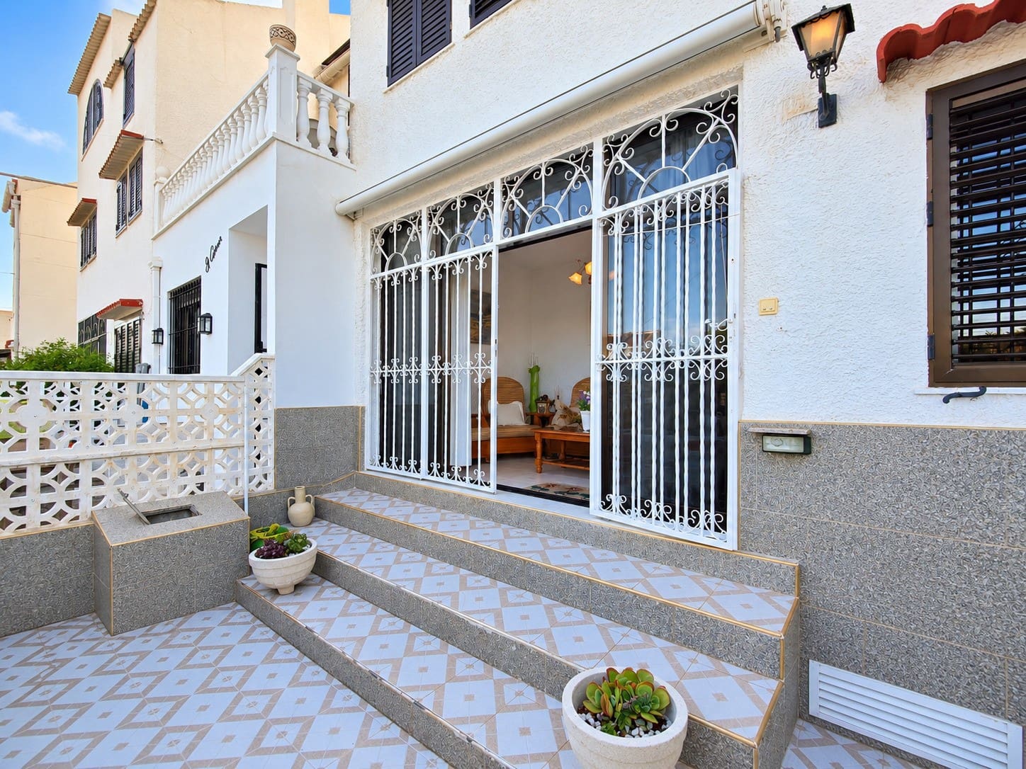 5 soverom Hus til salgs i Torrevieja med svømmebasseng garasje - € 350 000 (Ref: 10156964)