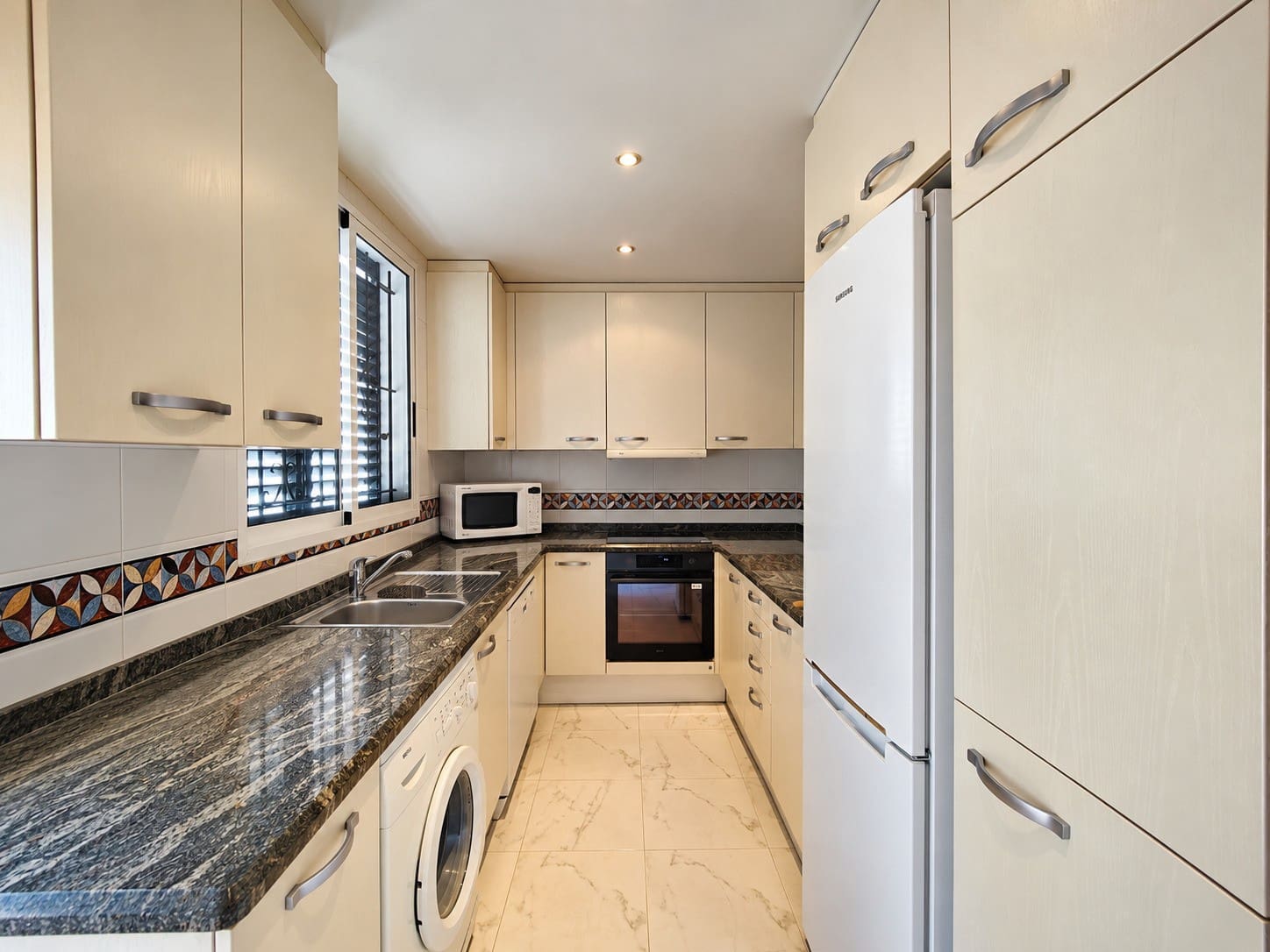 5 soverom Hus til salgs i Torrevieja med svømmebasseng garasje - € 350 000 (Ref: 10156964)