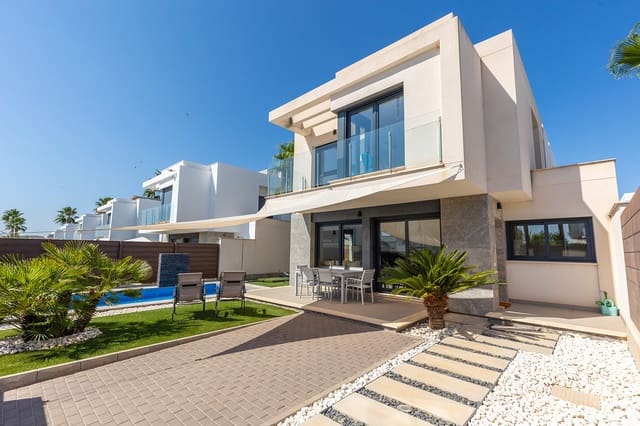 3 soverom Villa til salgs i Vistabella, Orihuela med svømmebasseng garasje - € 395 000 (Ref: 10156969)