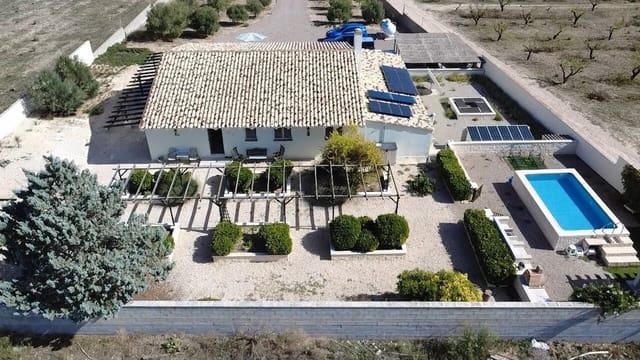 4 soveværelse Finca/Landehus til salg i Caudete med swimmingpool garage - € 375.000 (Ref: 10163930)
