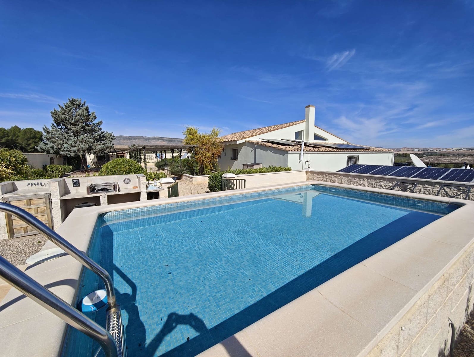4 soveværelse Finca/Landehus til salg i Caudete med swimmingpool garage - € 375.000 (Ref: 10163930)