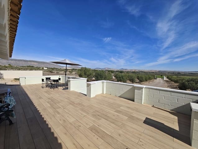 4 soveværelse Finca/Landehus til salg i Caudete med swimmingpool garage - € 375.000 (Ref: 10163930)