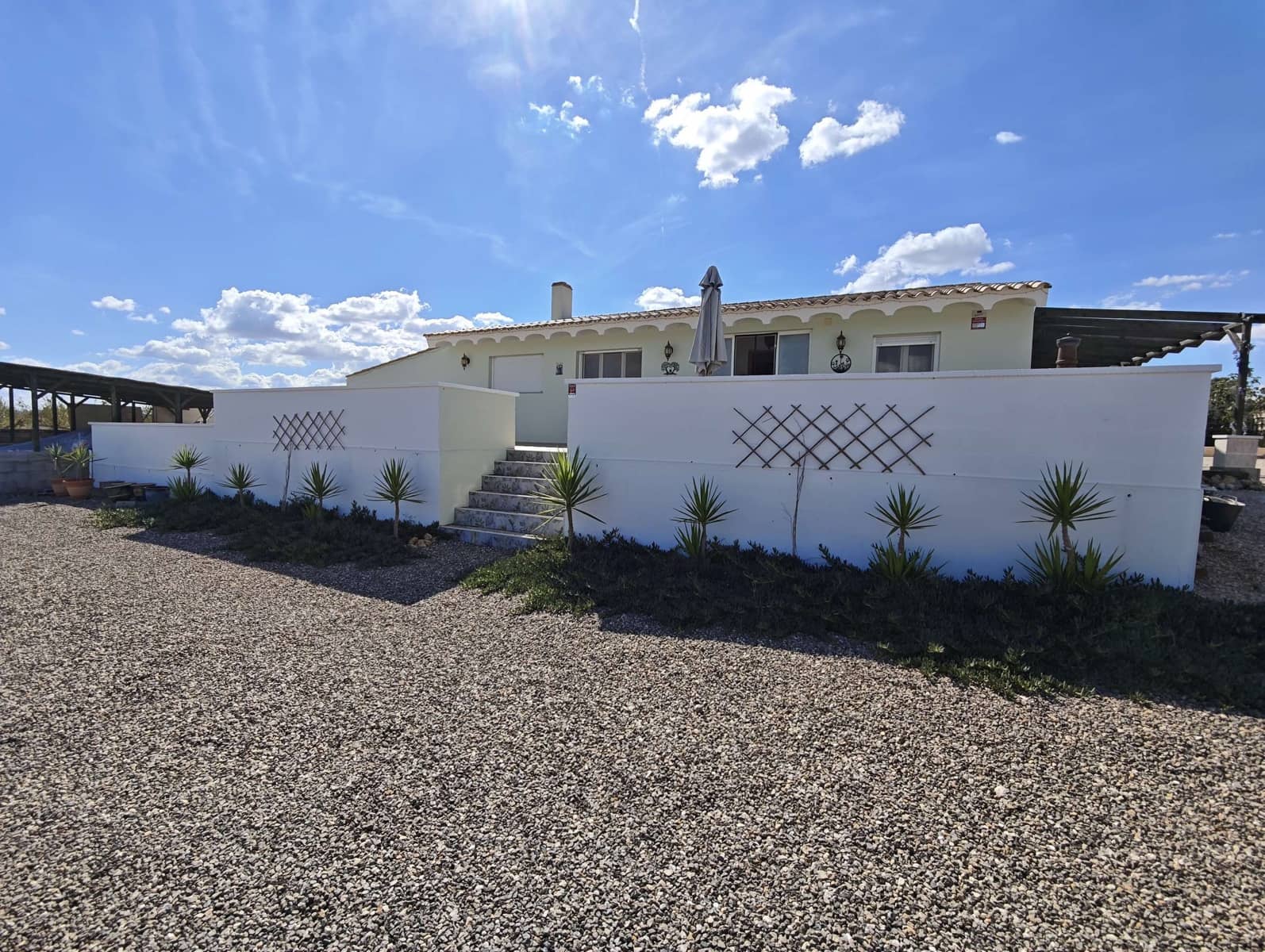 4 soveværelse Finca/Landehus til salg i Caudete med swimmingpool garage - € 375.000 (Ref: 10163930)