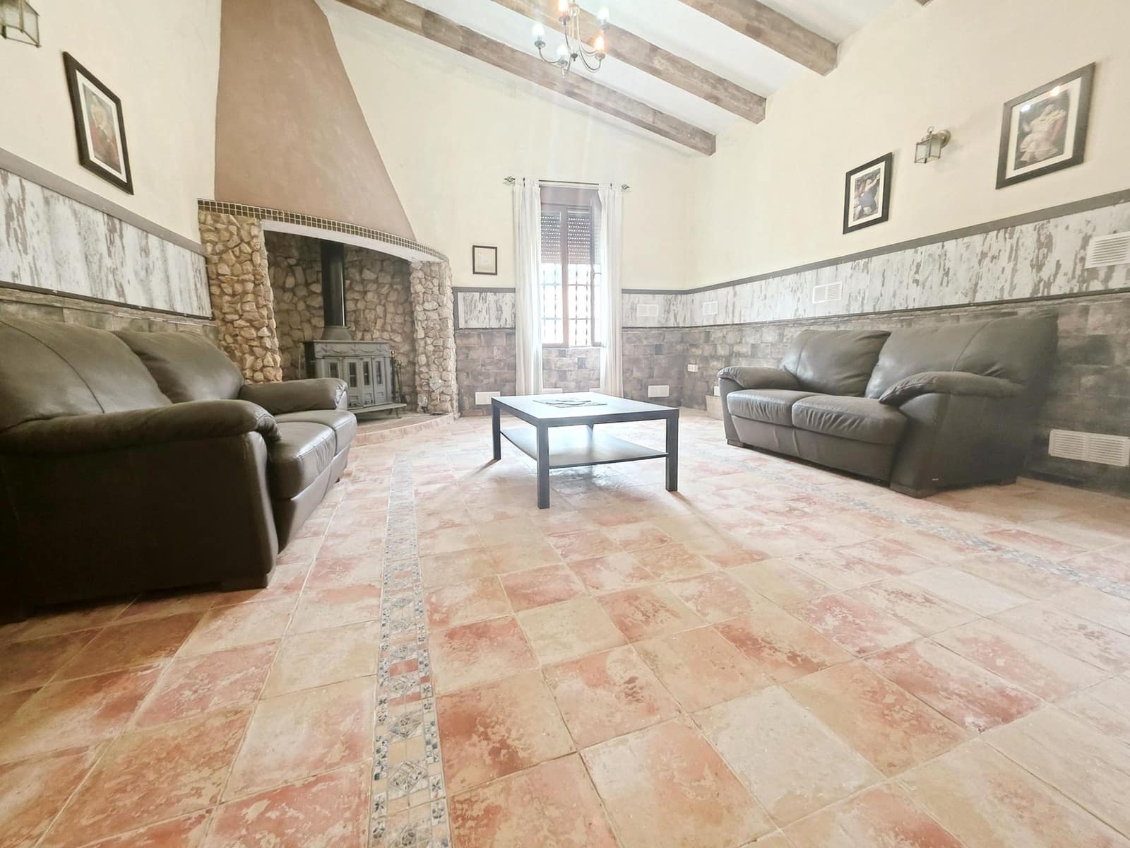 5 slaapkamer Finca/Landhuis te koop in La Romana met zwembad garage - € 339.995 (Ref: 10170341)