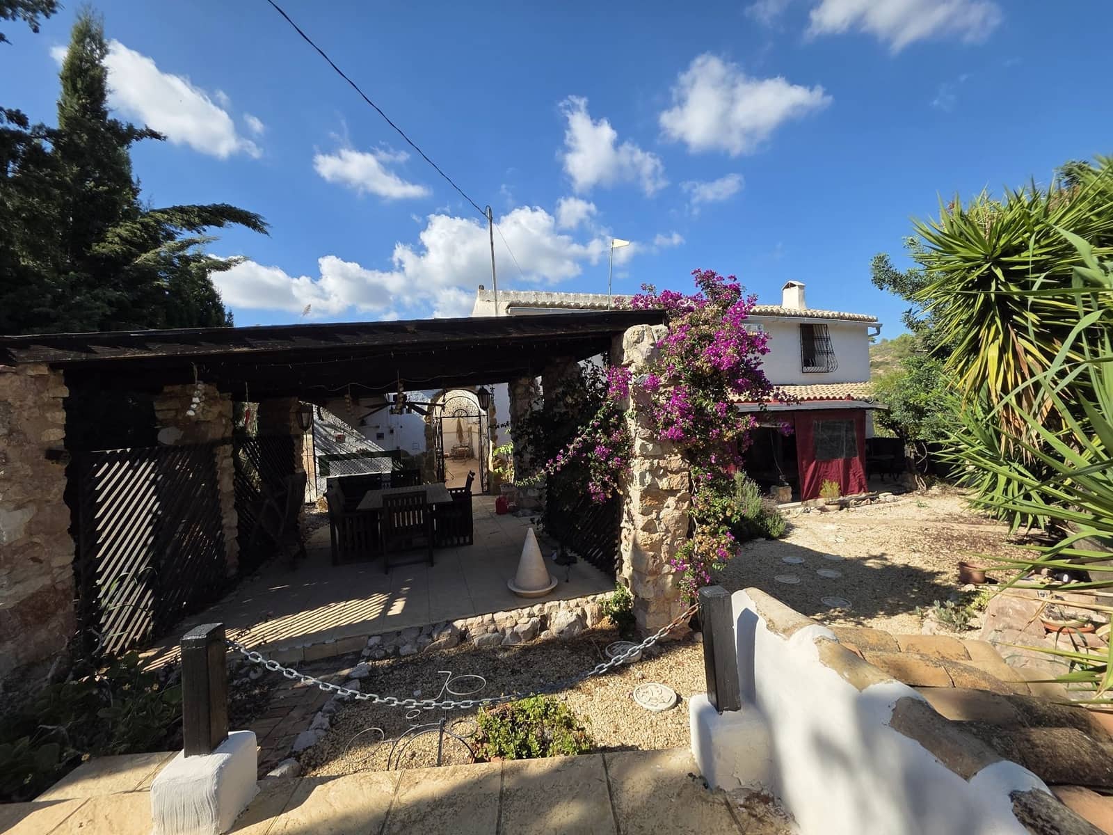 5 slaapkamer Finca/Landhuis te koop in La Romana met zwembad garage - € 339.995 (Ref: 10170341)