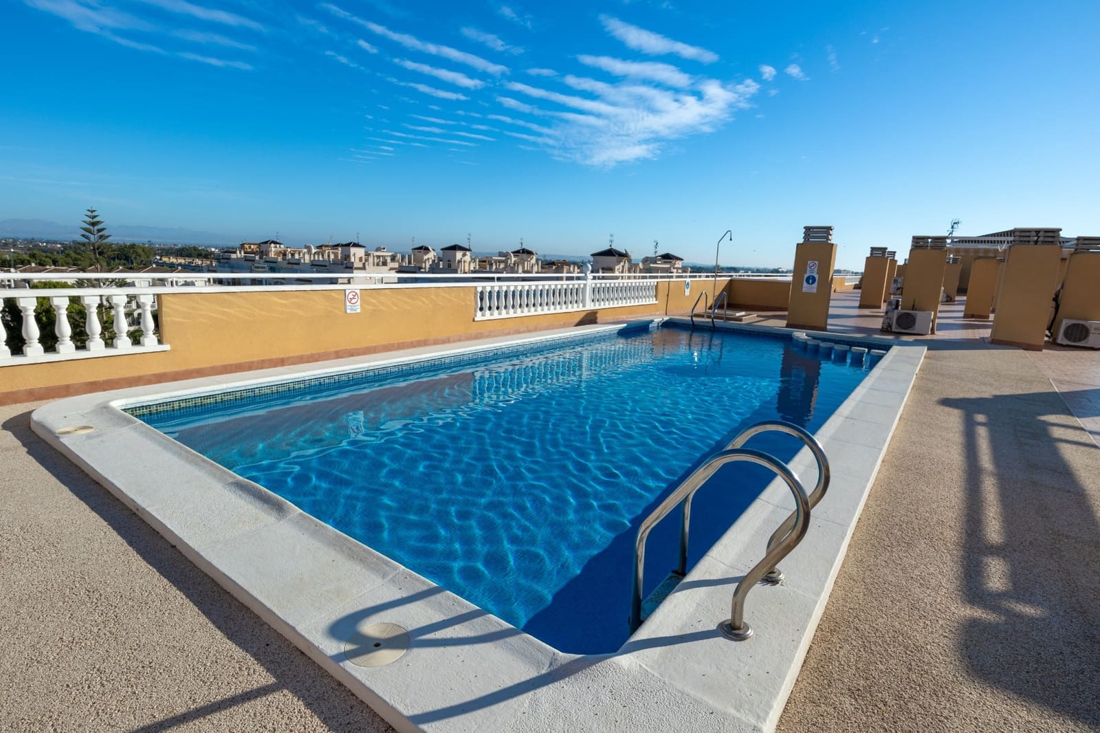 Apartamento de 2 habitaciones en Formentera del Segura en venta con piscina - 124.900 € (Ref: 10170343)