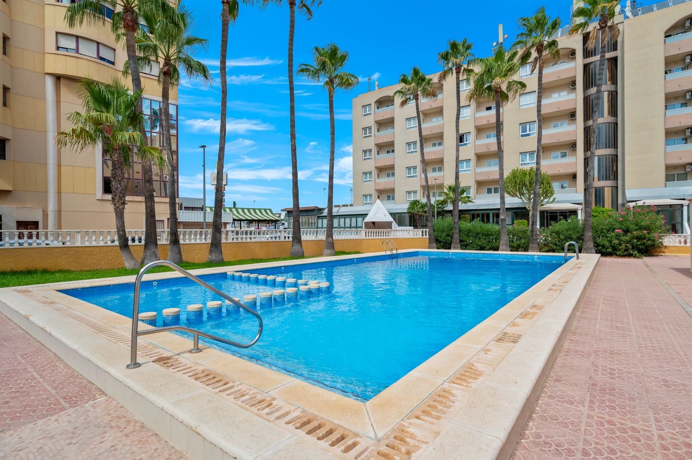 3 bedroom Apartment for sale in Punta Prima with pool - € 269,000 (Ref: 9274986)