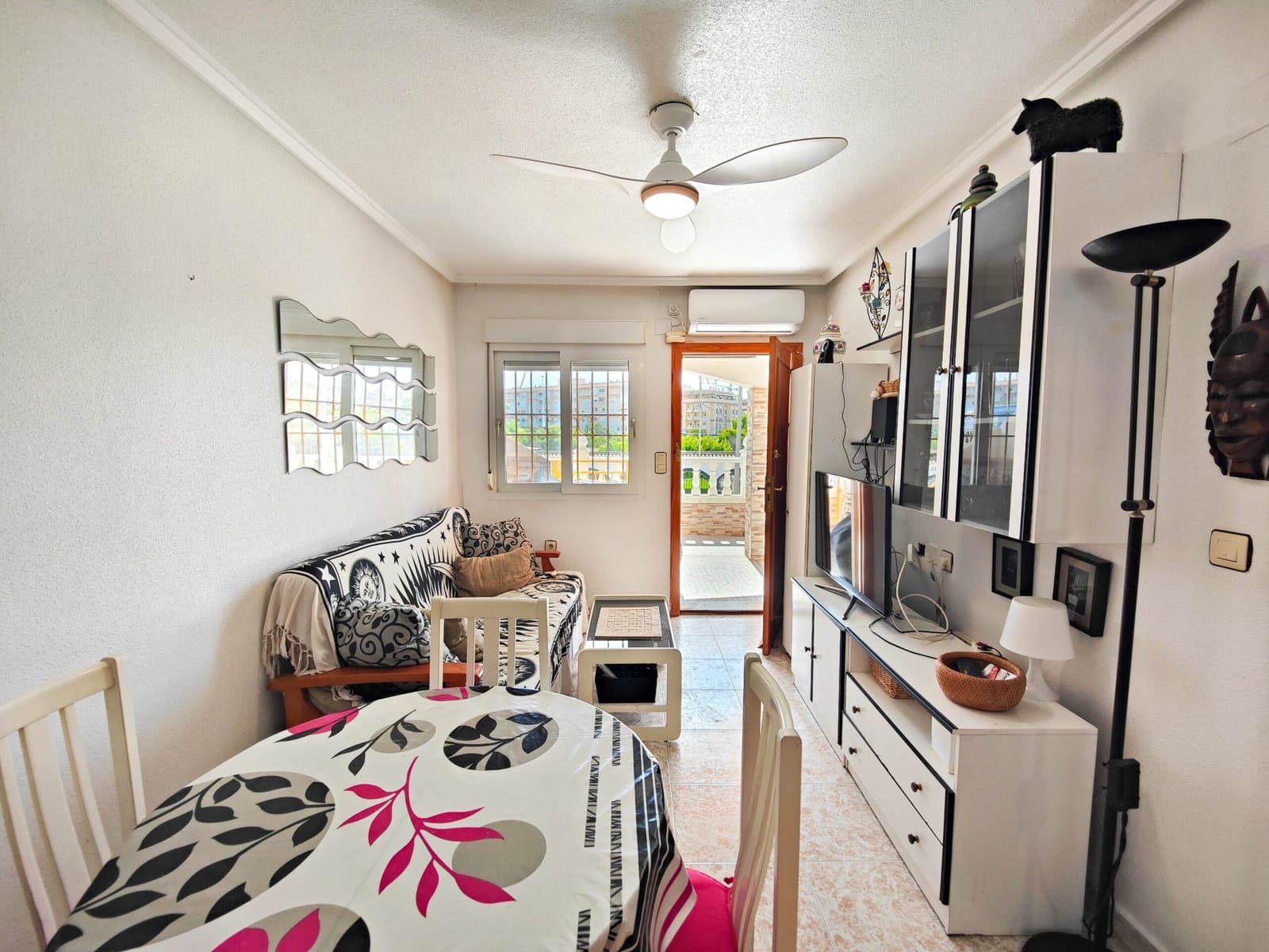 3 makuuhuone Bungalow myytävänä paikassa Torrevieja mukana uima-altaan - 159 500 € (Ref: 9275023)