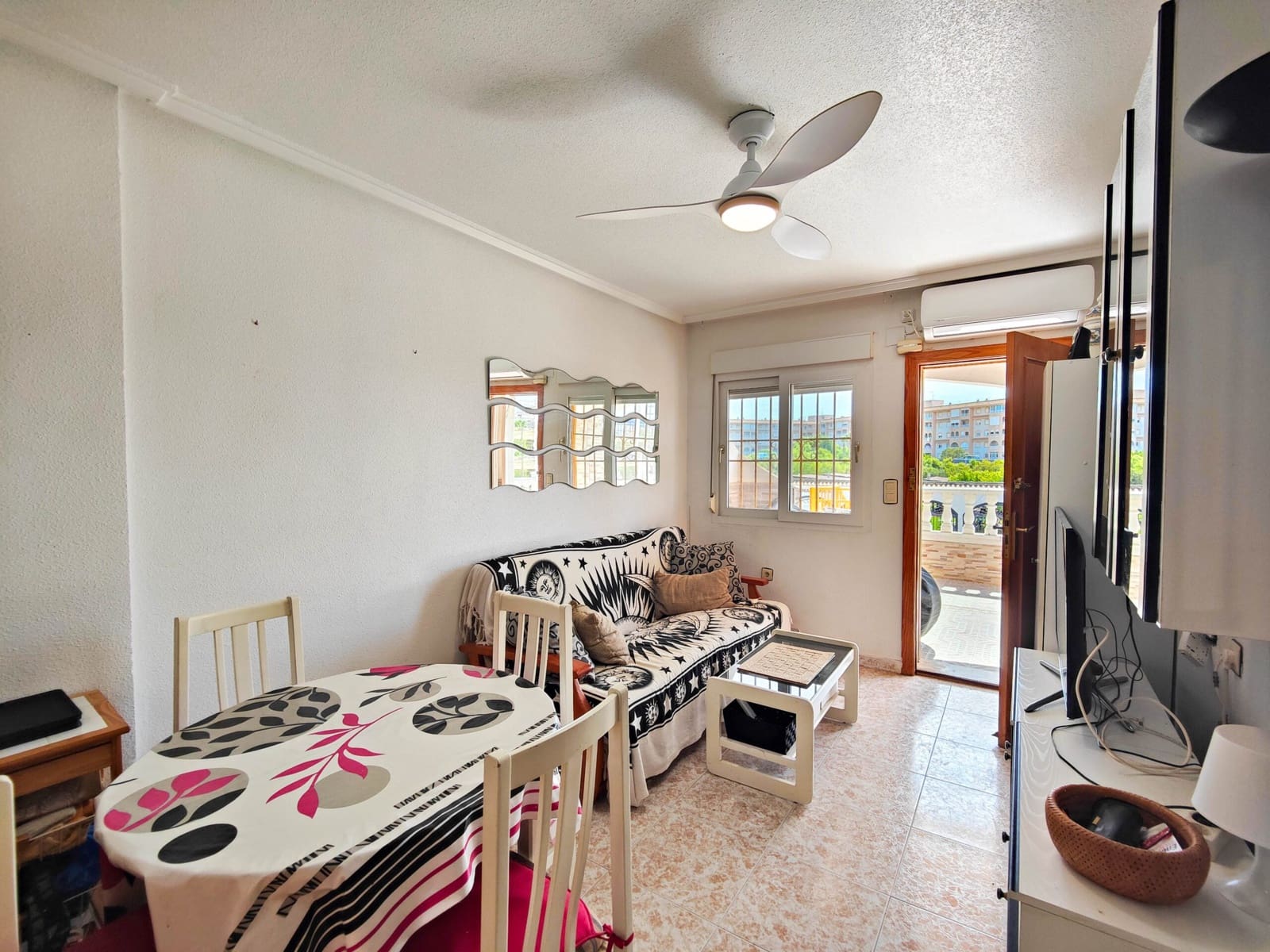 3 makuuhuone Bungalow myytävänä paikassa Torrevieja mukana uima-altaan - 159 500 € (Ref: 9275023)