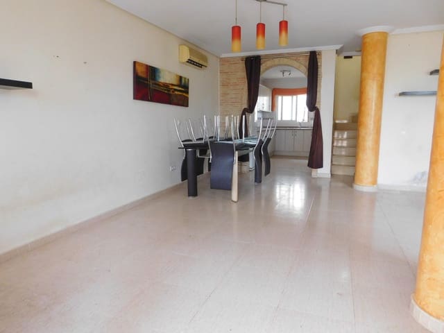 Chalet de 3 habitaciones en Ciudad Quesada, Rojales en venta con piscina - 190.000 € (Ref: 9275063)