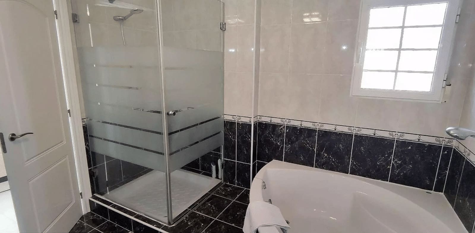 4 bedroom Villa for sale in Pinoso with pool garage - € 475,000 (Ref: 9299010)