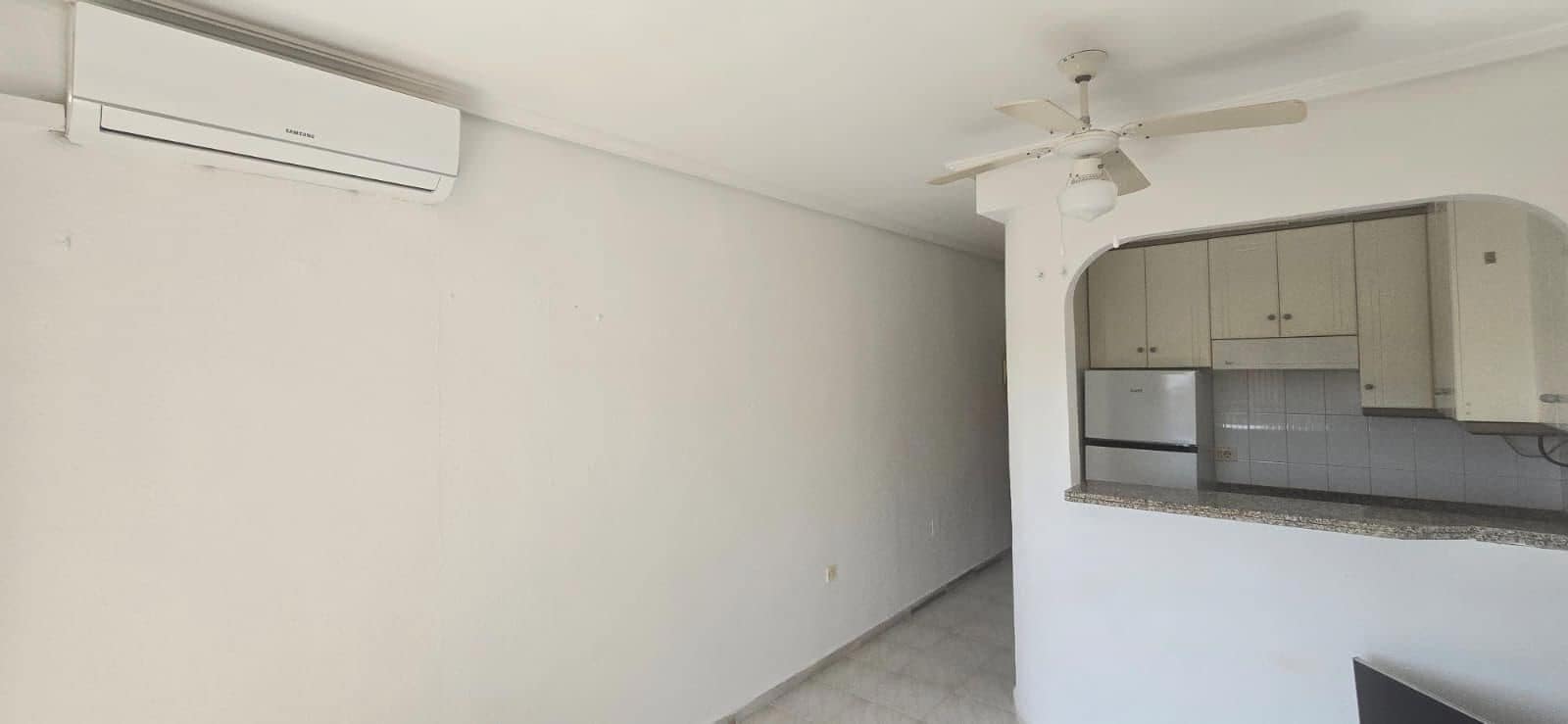 Kattohuoneisto myytävänä paikassa Torrevieja mukana uima-altaan - 92 969 € (Ref: 9308333)