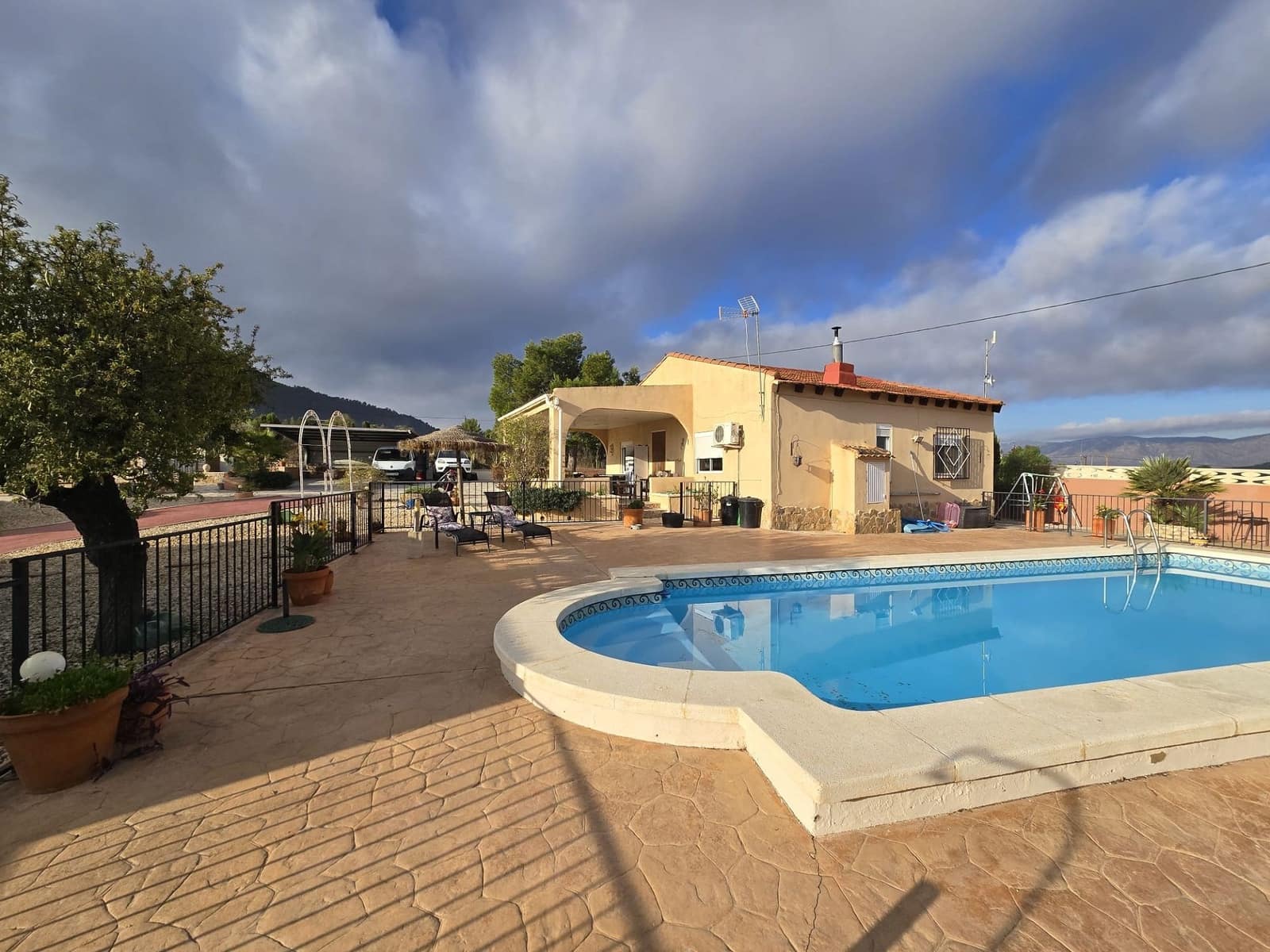 5 slaapkamer Villa te koop in Sax met zwembad - € 375.000 (Ref: 9317301)