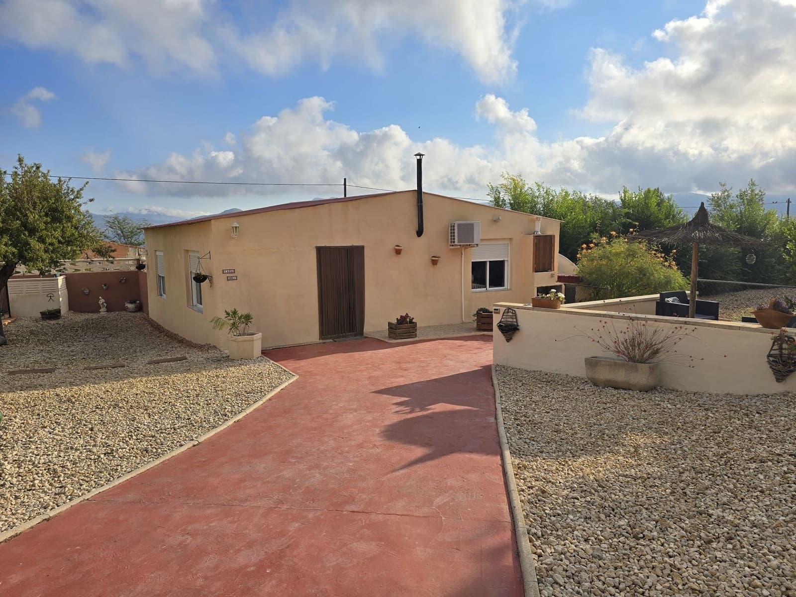 5 slaapkamer Villa te koop in Sax met zwembad - € 375.000 (Ref: 9317301)