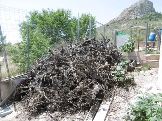 2 chambre Finca/Maison de Campagne à vendre à Yecla avec piscine garage - 120 000 € (Ref: 9337879)