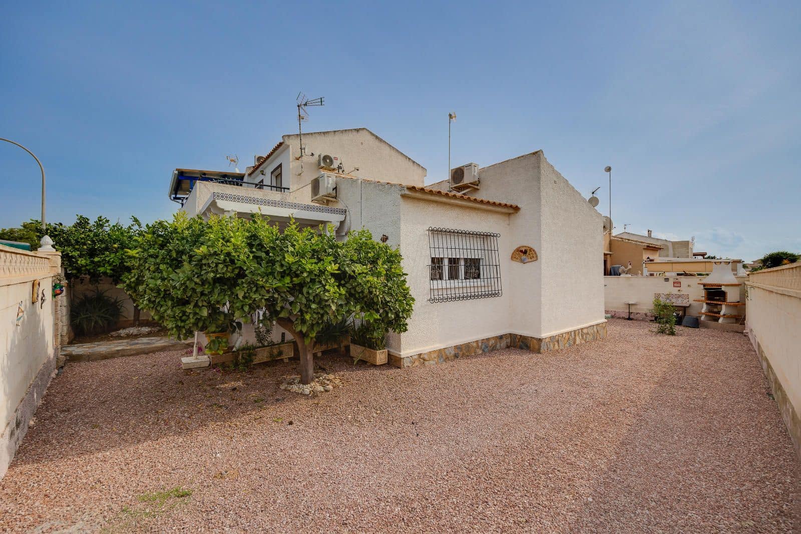 2 bedroom Villa for sale in Orihuela Costa with pool garage - € 189,969 (Ref: 9337882)