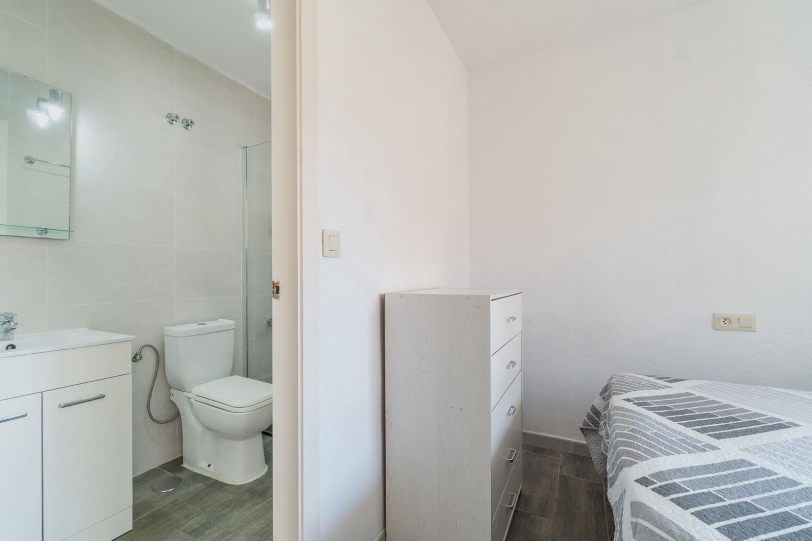 1 soveværelse Bungalow til salg i Torrevieja med swimmingpool - € 109.000 (Ref: 9341757)