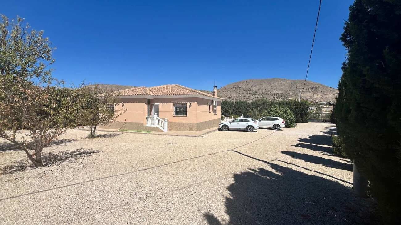 3 bedroom Villa for sale in Fortuna with pool - € 235,000 (Ref: 9413035)