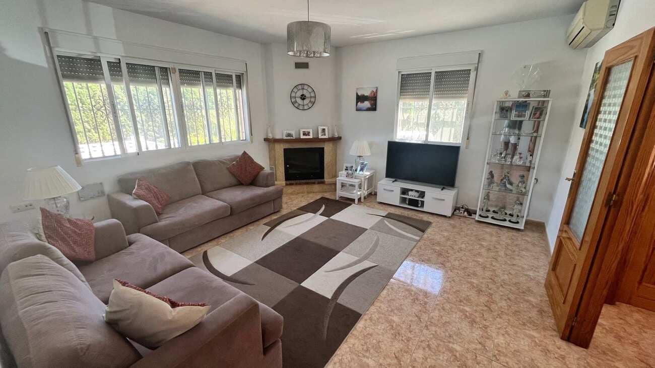 3 bedroom Villa for sale in Fortuna with pool - € 235,000 (Ref: 9413035)