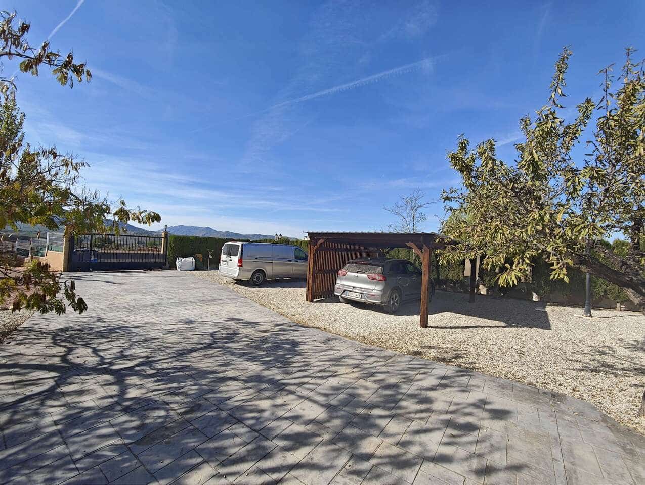 3 bedroom Villa for sale in Sax with pool garage - € 399,995 (Ref: 9413037)