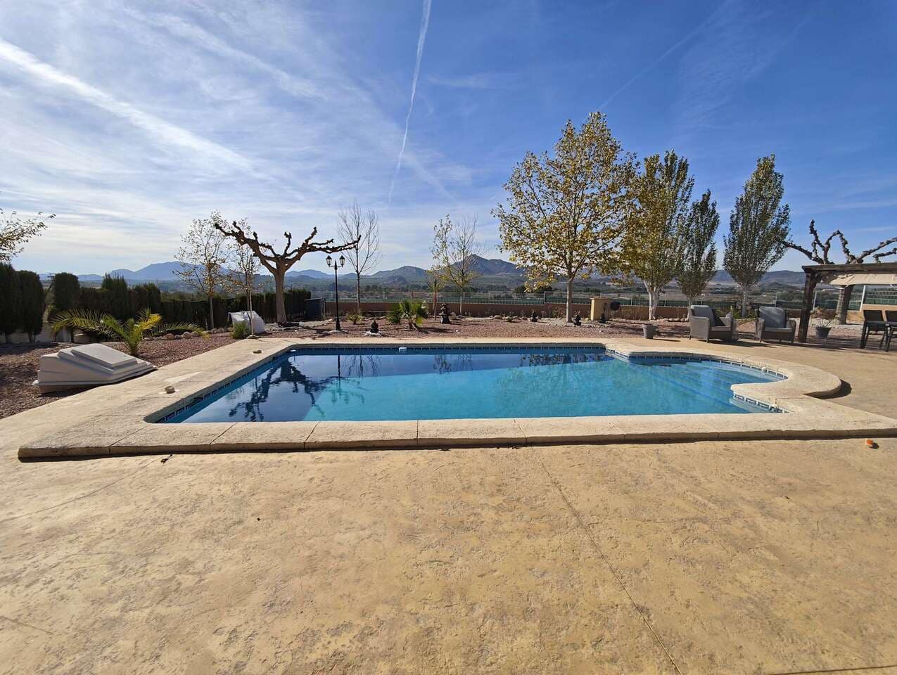 3 bedroom Villa for sale in Sax with pool garage - € 399,995 (Ref: 9413037)