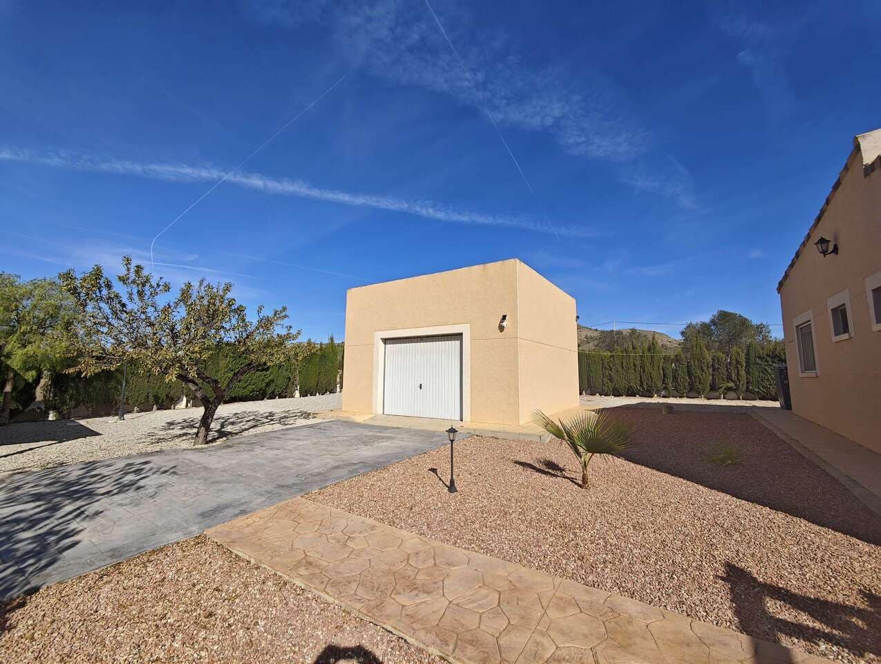 3 bedroom Villa for sale in Sax with pool garage - € 399,995 (Ref: 9413037)