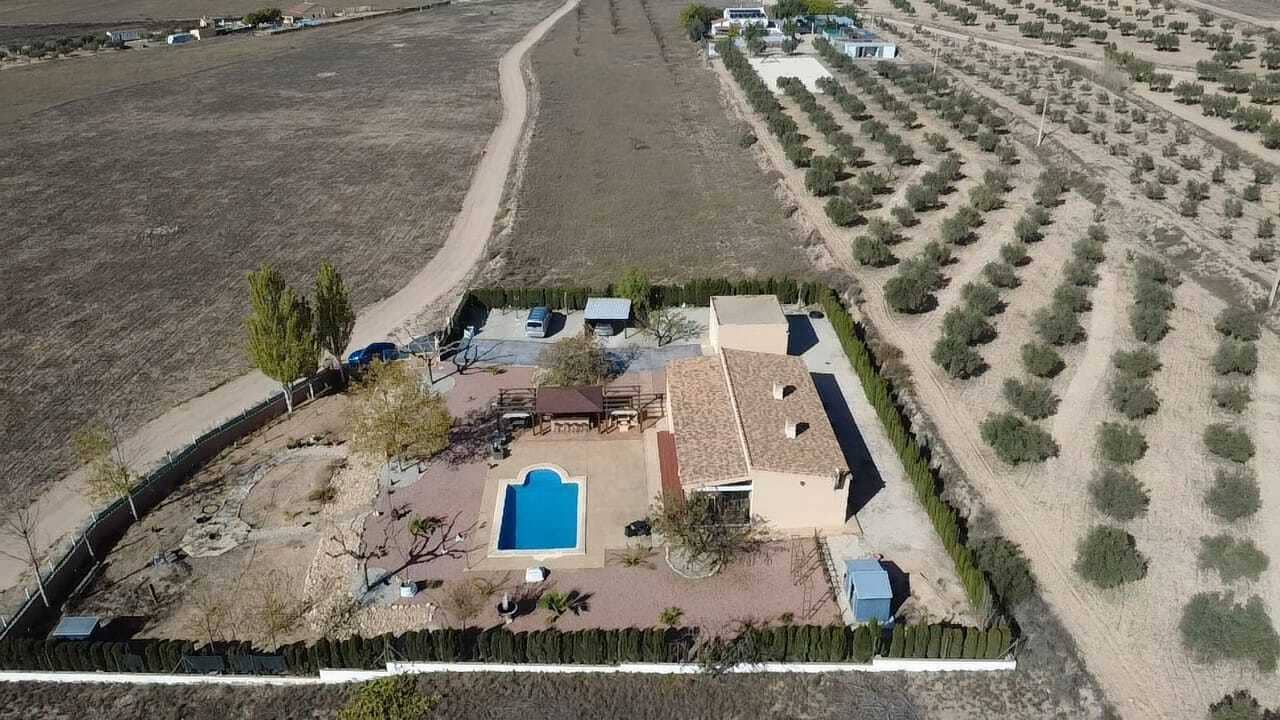 3 bedroom Villa for sale in Sax with pool garage - € 399,995 (Ref: 9413037)