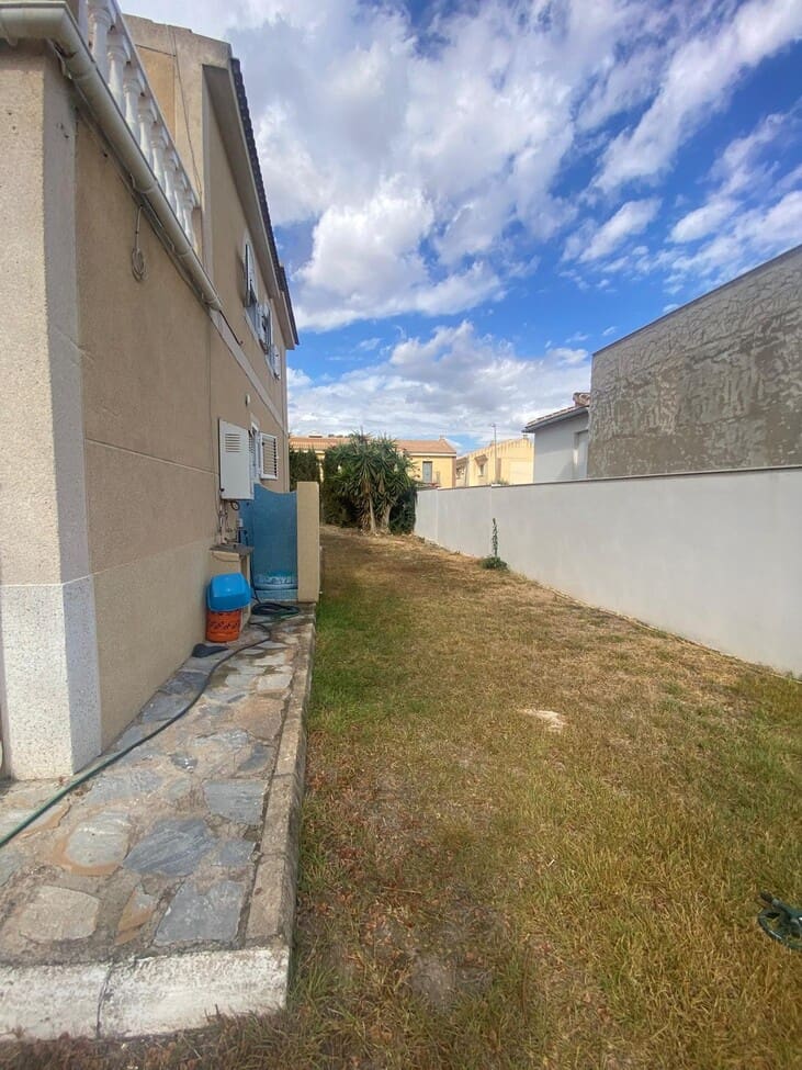 5 bedroom Villa for sale in Los Balcones with pool garage - € 350,000 (Ref: 9413041)