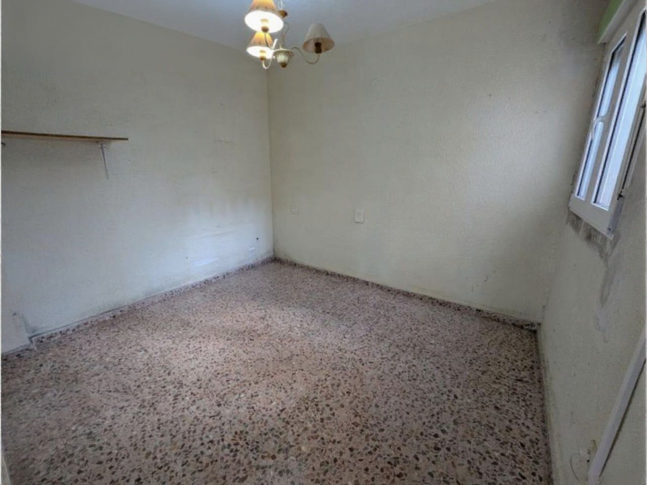 4 sovrum Lägenhet till salu i Sax - 76 000 € (Ref: 9432677)