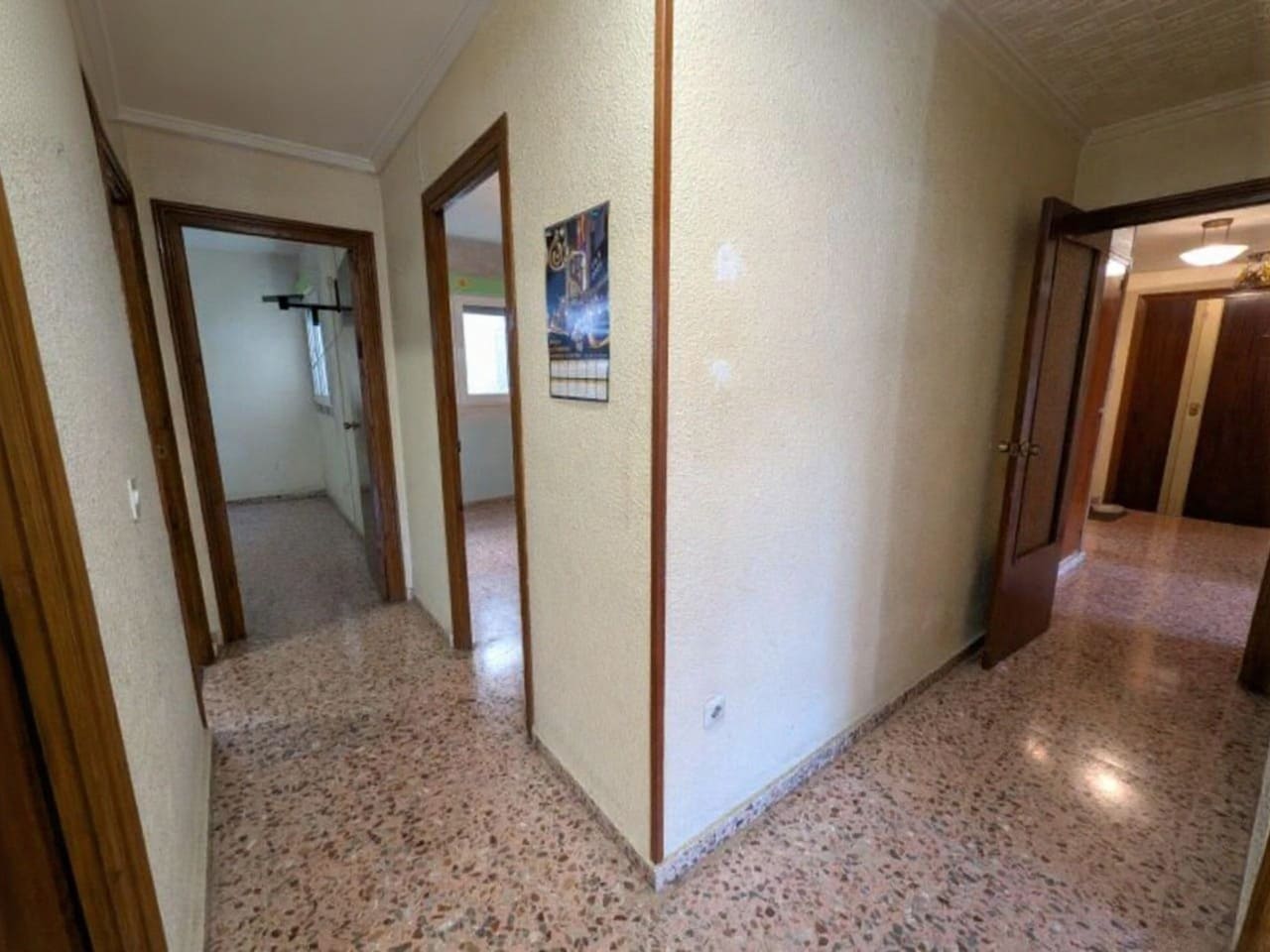 4 sovrum Lägenhet till salu i Sax - 76 000 € (Ref: 9432677)