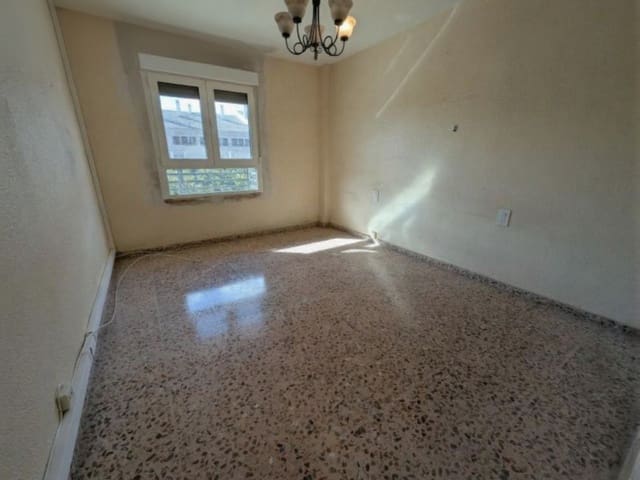 4 sovrum Lägenhet till salu i Sax - 76 000 € (Ref: 9432677)