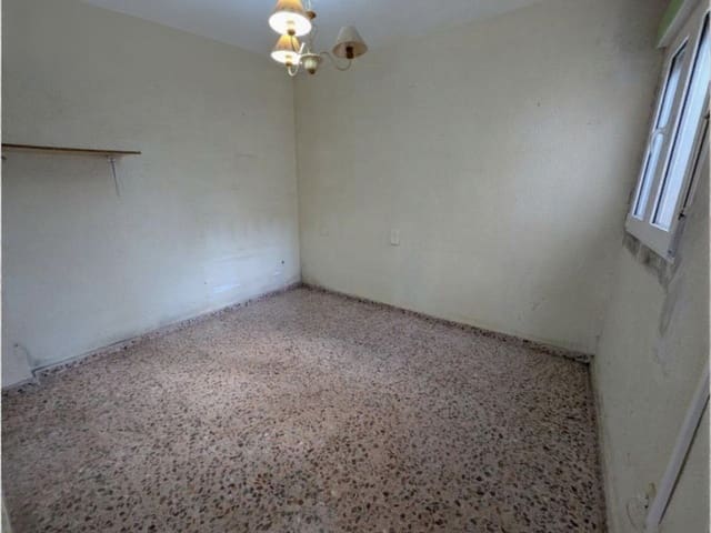 4 sovrum Lägenhet till salu i Sax - 76 000 € (Ref: 9432677)