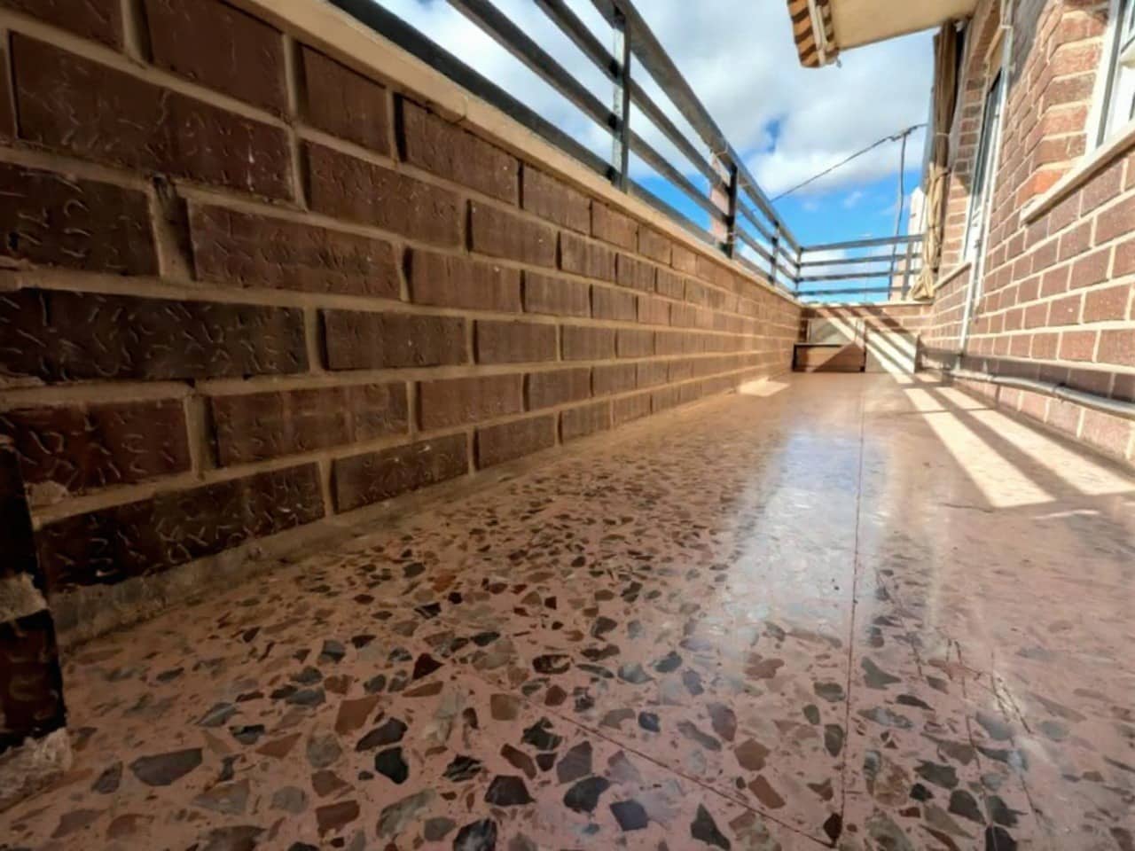 4 sovrum Lägenhet till salu i Sax - 76 000 € (Ref: 9432677)