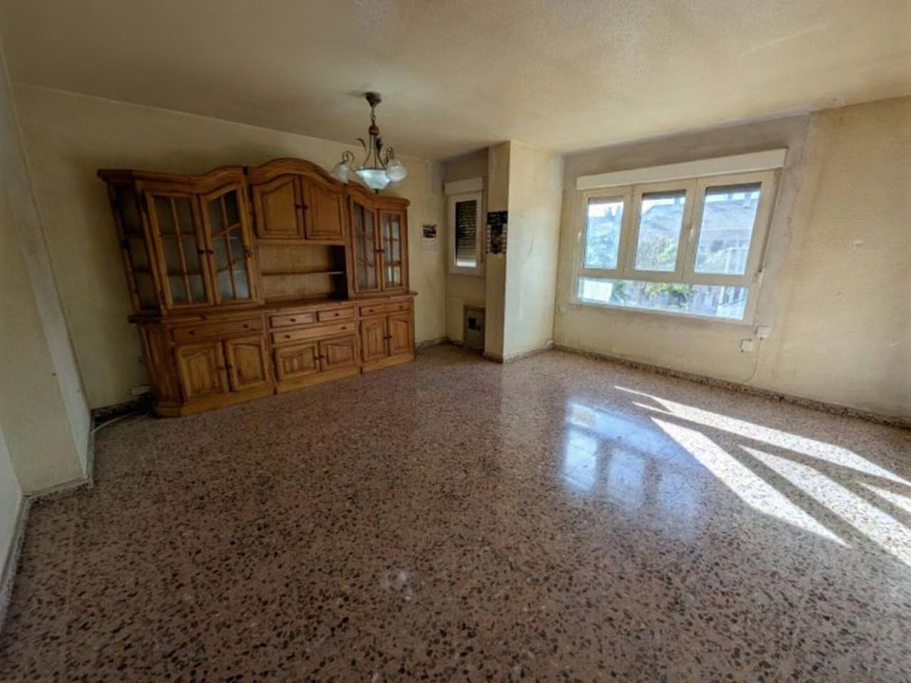 4 sovrum Lägenhet till salu i Sax - 76 000 € (Ref: 9432677)