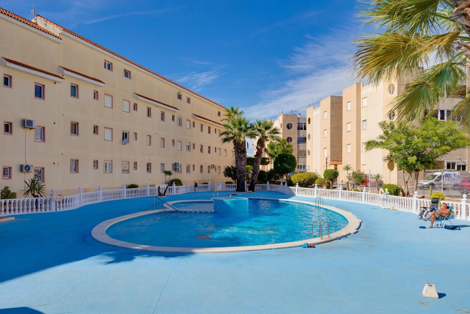 Apartamento de 3 habitaciones en Torrevieja en venta con piscina - 136.969 € (Ref: 9502199)