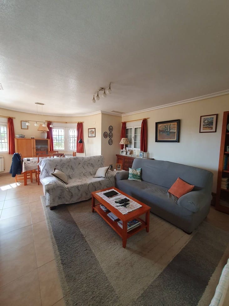 4 makuuhuone Huvila myytävänä paikassa Catral mukana uima-altaan - 369 000 € (Ref: 9607029)