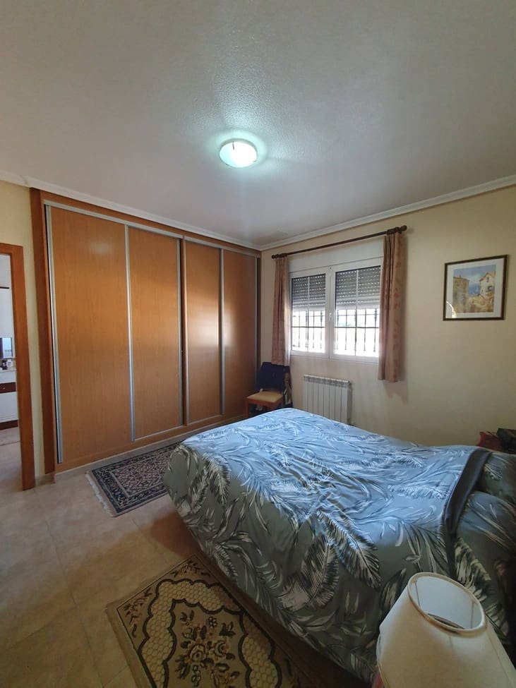 4 makuuhuone Huvila myytävänä paikassa Catral mukana uima-altaan - 369 000 € (Ref: 9607029)