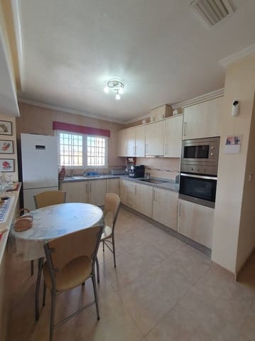 4 soveværelse Villa til salg i Catral med swimmingpool - € 369.000 (Ref: 9607029)