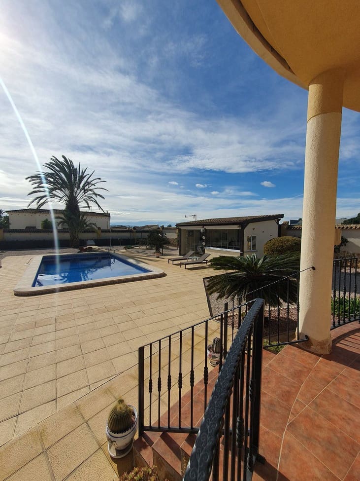 4 makuuhuone Huvila myytävänä paikassa Catral mukana uima-altaan - 369 000 € (Ref: 9607029)