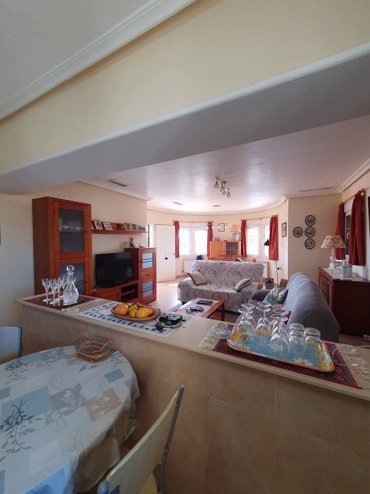 4 makuuhuone Huvila myytävänä paikassa Catral mukana uima-altaan - 369 000 € (Ref: 9607029)