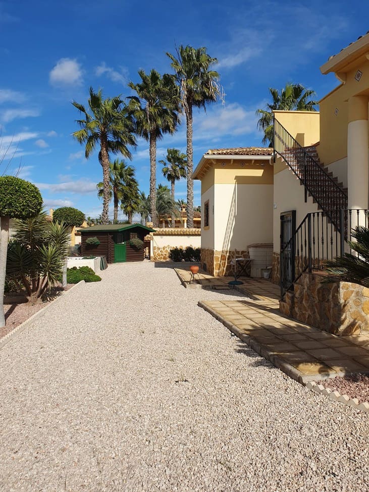 4 makuuhuone Huvila myytävänä paikassa Catral mukana uima-altaan - 369 000 € (Ref: 9607029)