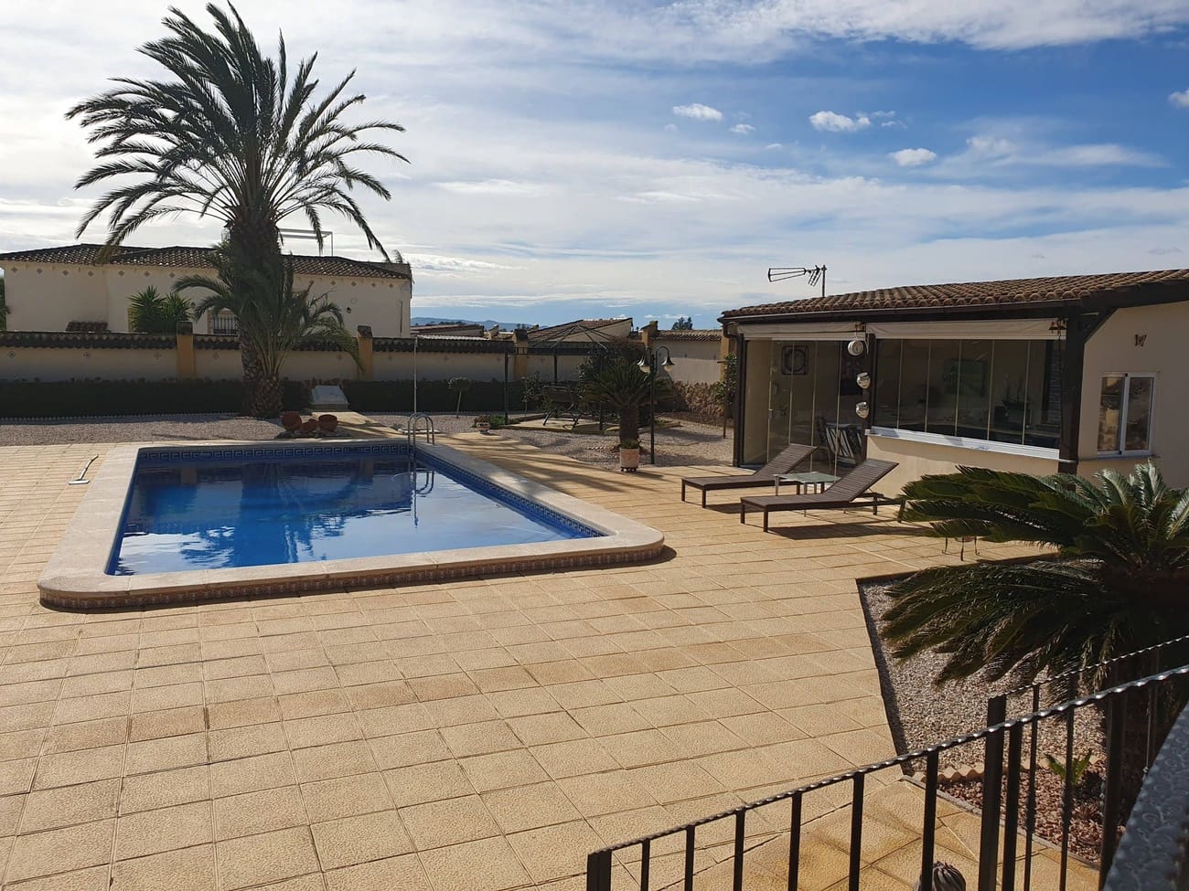 4 makuuhuone Huvila myytävänä paikassa Catral mukana uima-altaan - 369 000 € (Ref: 9607029)