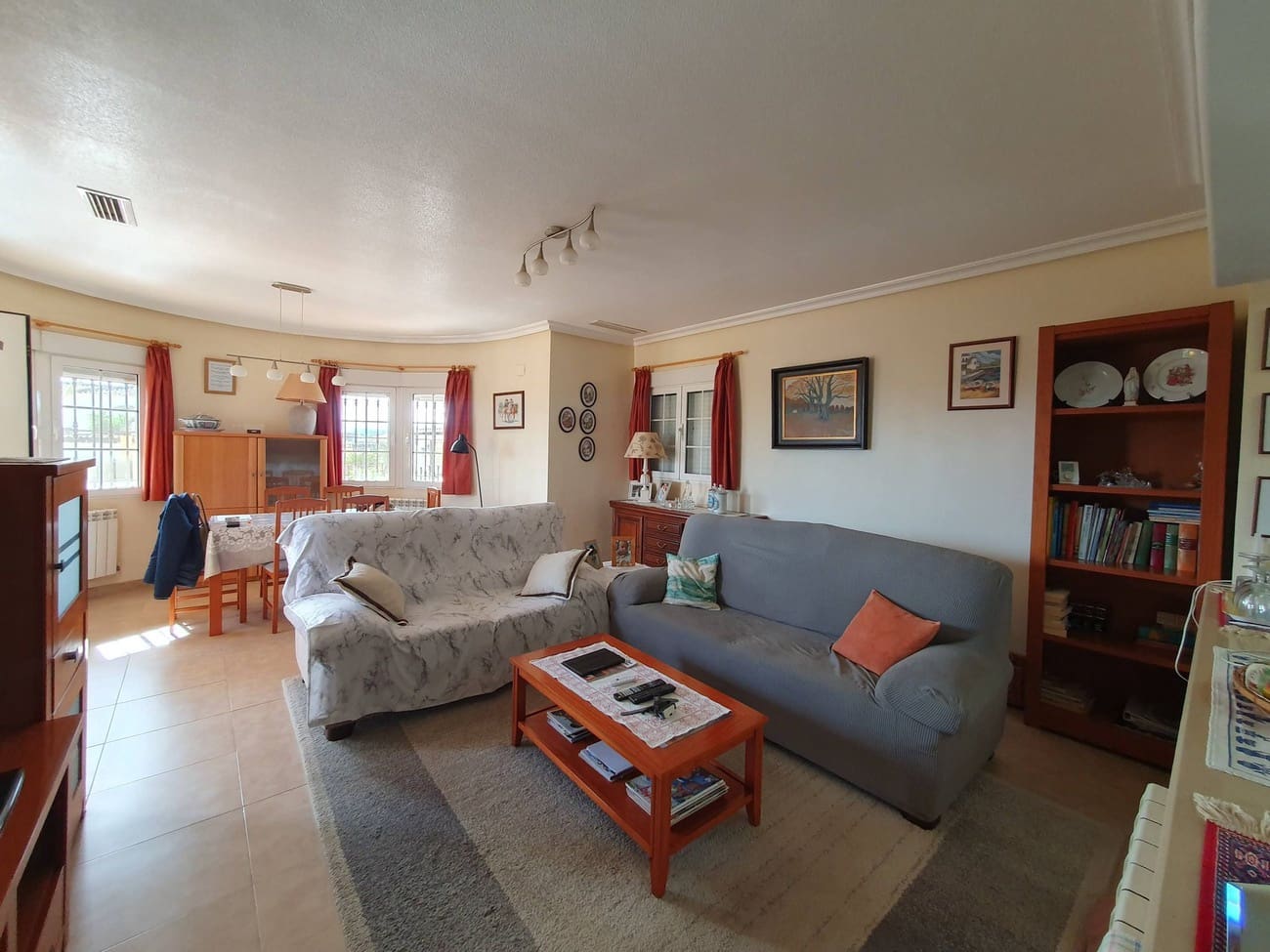 4 makuuhuone Huvila myytävänä paikassa Catral mukana uima-altaan - 369 000 € (Ref: 9607029)