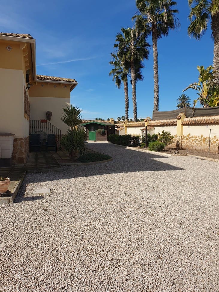 4 makuuhuone Huvila myytävänä paikassa Catral mukana uima-altaan - 369 000 € (Ref: 9607029)