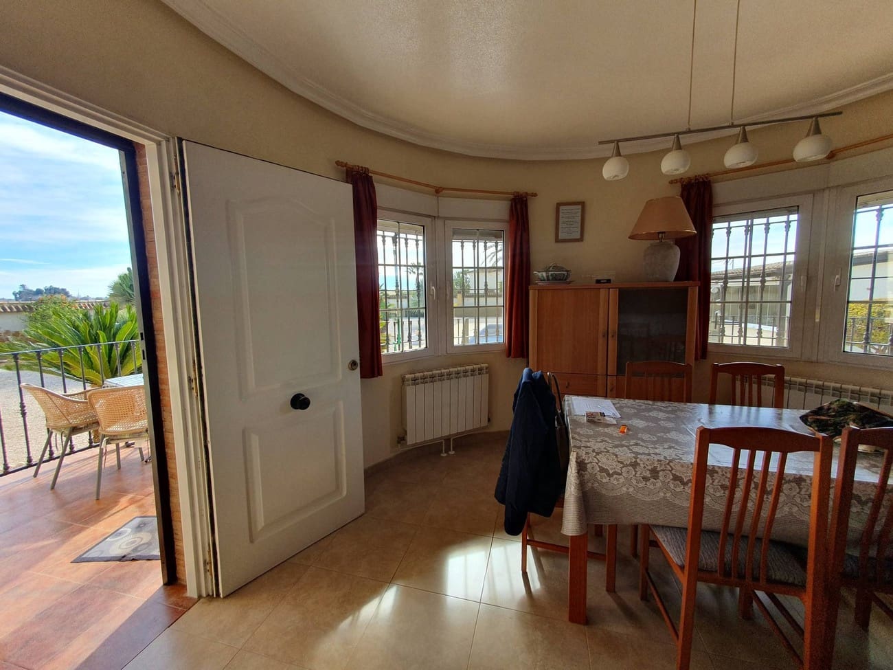 4 makuuhuone Huvila myytävänä paikassa Catral mukana uima-altaan - 369 000 € (Ref: 9607029)