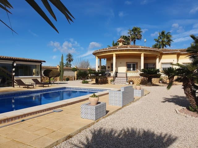 4 soveværelse Villa til salg i Catral med swimmingpool - € 369.000 (Ref: 9607029)