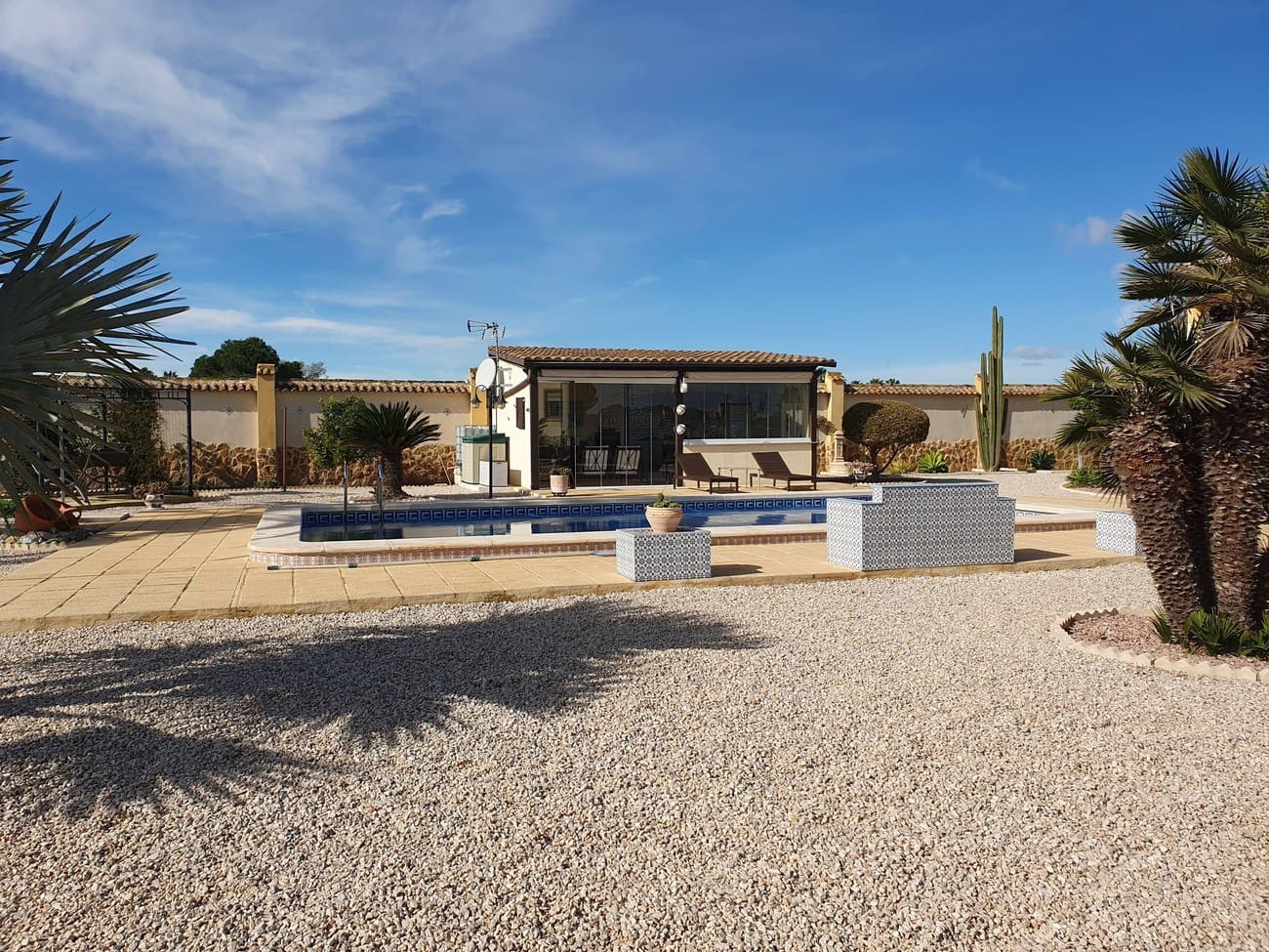 4 makuuhuone Huvila myytävänä paikassa Catral mukana uima-altaan - 369 000 € (Ref: 9607029)