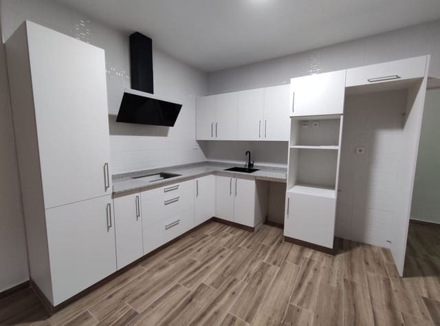 3 soveværelse Byhus til salg i Petrel / Petrer med swimmingpool - € 160.000 (Ref: 9614157)