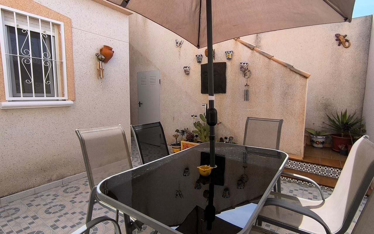 2 slaapkamer Villa te koop in Ciudad Quesada met zwembad - € 195.000 (Ref: 9685664)