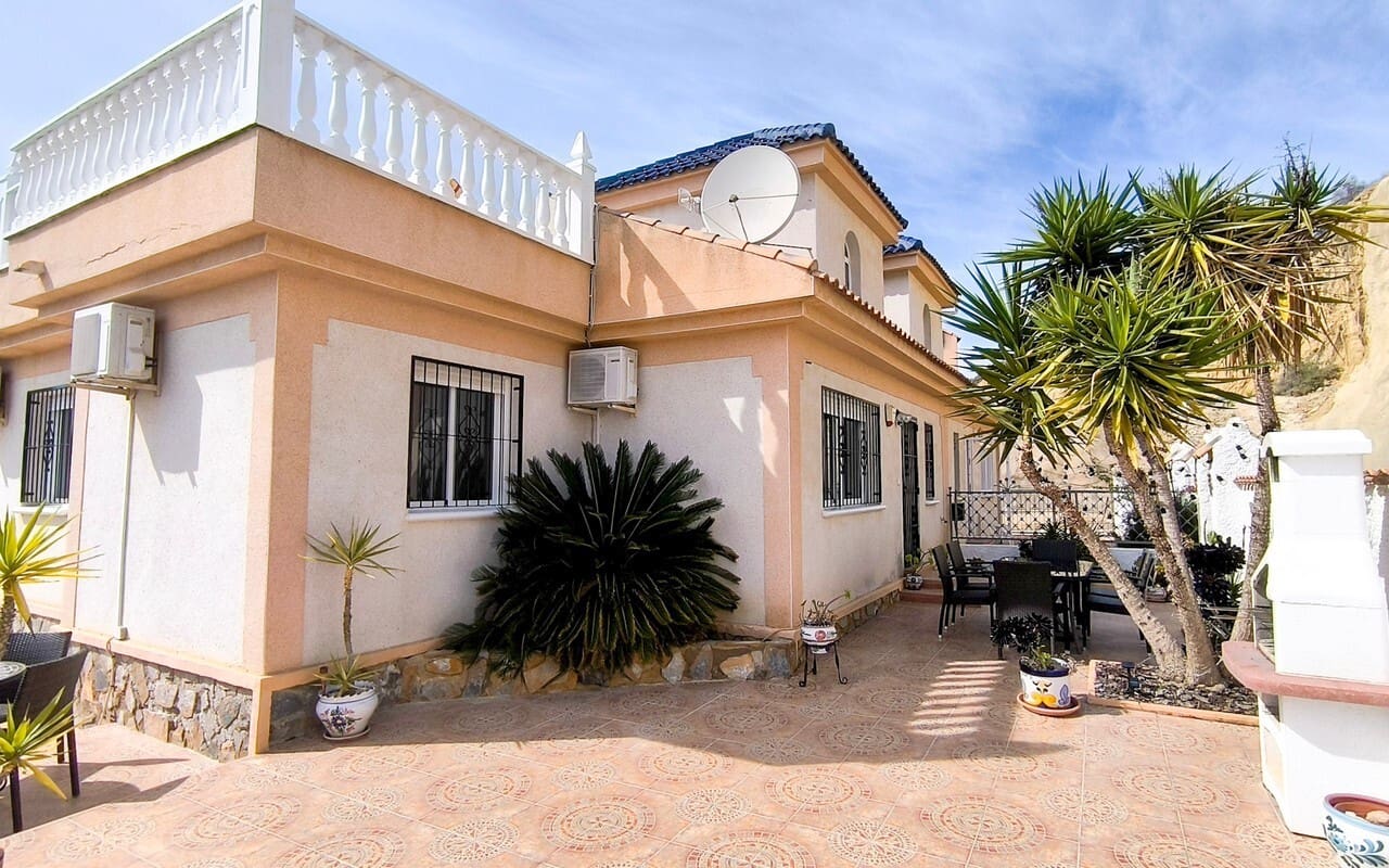 2 slaapkamer Villa te koop in Ciudad Quesada met zwembad - € 195.000 (Ref: 9685664)